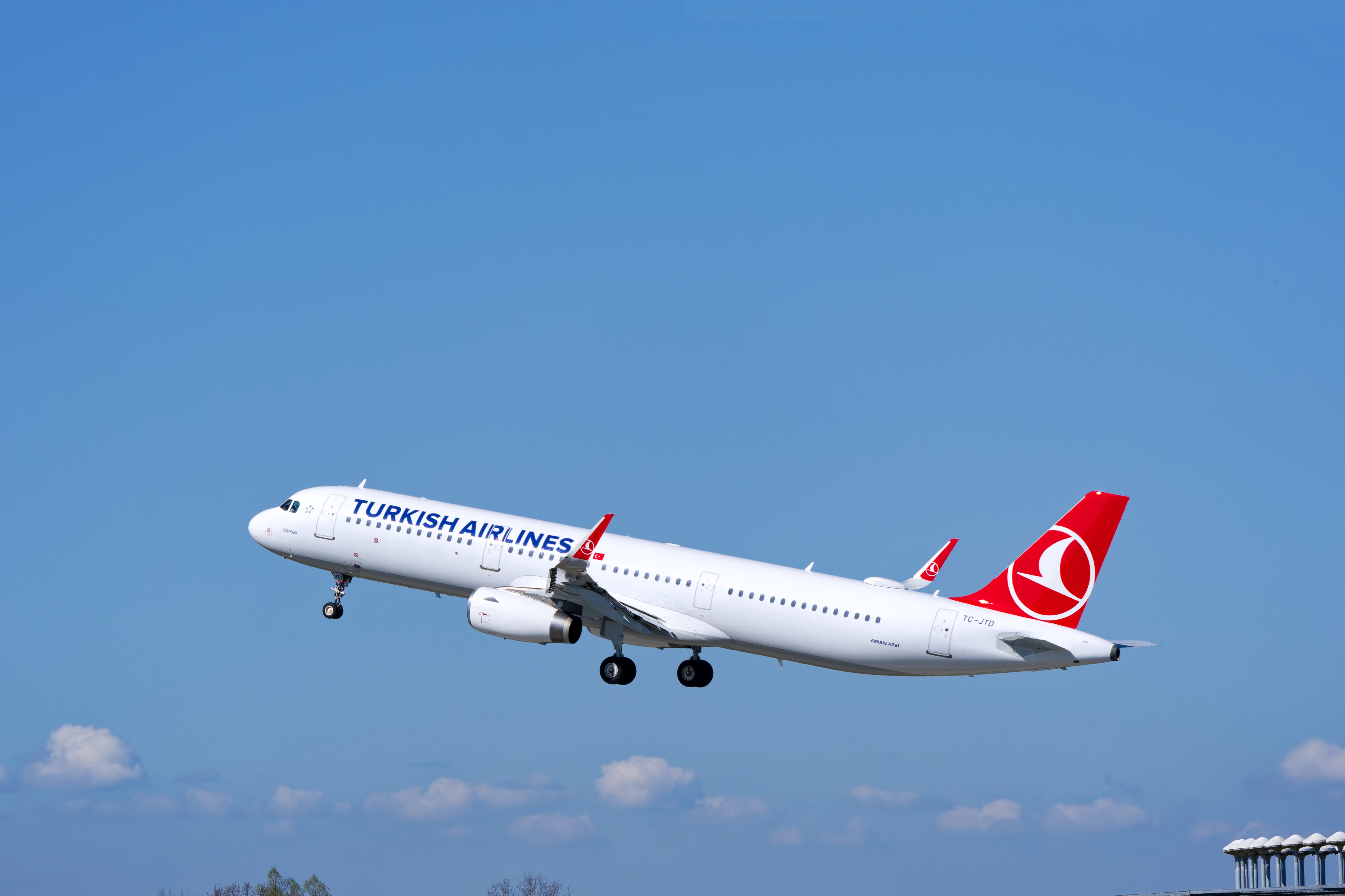Turkish Airlines Expands UK Network with New London Stansted Flights